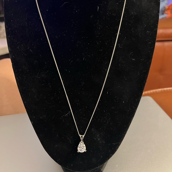 Ladies pear shape CZ sterling silver pendant - Picture 4 of 5